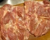 チキンソテーのトマトソース添え作り方1写真