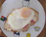 黄身真ん中のチーズハムエッグ（目玉焼き）作り方5写真