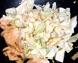 キャベツと魚肉ソーセージのマヨ炒め作り方3写真