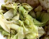茹でキャベアボカド塩麹MCTオイル和え作り方3写真
