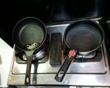 【激ウマ辛】チーズ入り温玉ナポリタン作り方1写真