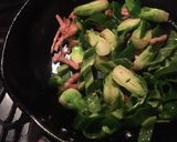 つぼみ菜とピーマン ベーコンの胡麻炒め作り方3写真
