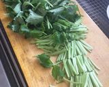 混ぜるだけ！梅香る三つ葉大量消費サラダ作り方1写真