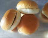 春限定！あんパンにいちご(時々ホイップ)作り方2写真