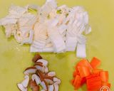 豚肉と白菜の、五目餡掛け焼きうどん作り方1写真