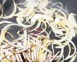 味がよく染み込む！玉ねぎプラスきんぴら作り方3写真