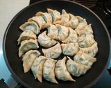 鶏胸肉でふわふわ☆蒸し焼き餃子作り方7写真