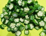 簡単！刻み生オクラ納豆の黒ごまかけ作り方1写真
