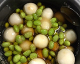 炊飯器★鶏モモと冷凍里芋・枝豆の煮物作り方2写真