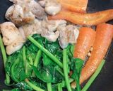 楽チン鶏肉と人参とほうれん草の白ワイン煮作り方10写真