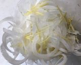 簡単♪鰹なまり節と新玉葱のサラダ作り方1写真