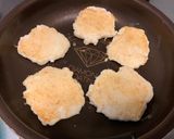 離乳食中期〜鶏ひき肉と豆腐の焼きナゲット作り方3写真