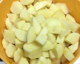 鶏肉と春菊と馬鈴薯のオイスターソース炒め作り方1写真
