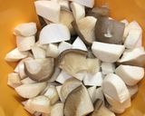 鶏肉と春菊と馬鈴薯のオイスターソース炒め作り方3写真