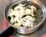 簡単♪玉ねぎとわかめのお味噌汁作り方1写真