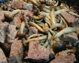 豚肩ロースとしめじの胡麻醤油炒め作り方3写真