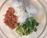 鮭フレークと かいわれ大根のおにぎり作り方2写真