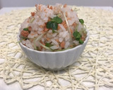 鮭フレークと かいわれ大根のおにぎり作り方3写真