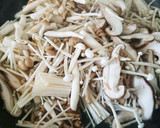 簡単！飯の友♪中華風豚肉とキノコの卵とじ作り方5写真