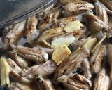 鶏手羽とうずらの照り煮作り方3写真