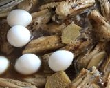 鶏手羽とうずらの照り煮作り方4写真