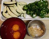 ナスとピーマンの味噌卵とじ作り方1写真