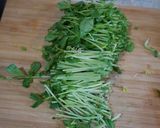 豆苗としめじと豚肉炒め作り方2写真