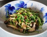 豆苗としめじと豚肉炒め作り方9写真