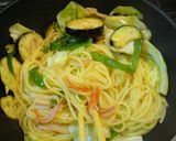 野菜いっぱい☆彩りしょうゆペッパーパスタ作り方3写真