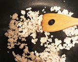 簡単！豆苗と鶏ひき肉のチャンプルー作り方2写真