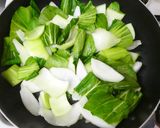 青梗菜･新玉ねぎ･カニカマの中華スープ煮作り方2写真