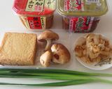 ゴクッと極コク☆絹揚げとニラのお味噌汁♡作り方1写真