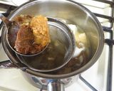 ゴクッと極コク☆絹揚げとニラのお味噌汁♡作り方4写真