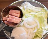 春キャベツとベーコンのコンソメスープ作り方1写真