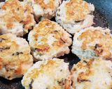 サケと鶏はんぺんの塩こんチーズつくね作り方3写真