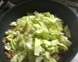 キャベツとひき肉のオイスター炒め作り方3写真