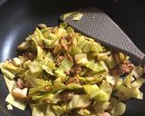 キャベツとひき肉のオイスター炒め作り方4写真