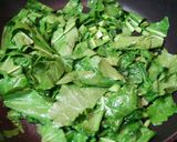 ご飯のお伴♪カブの葉っぱの炒め物作り方3写真