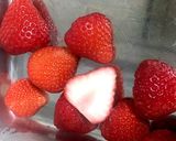 簡単いちご味♡トマトシェイク（ベジート）作り方1写真