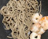 冷凍海老と温玉で冷たい釜玉蕎麦作り方2写真