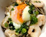 冷凍海老と温玉で冷たい釜玉蕎麦作り方3写真