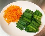 ニラと人参の胡麻味噌和え作り方1写真