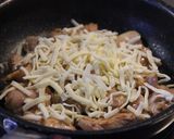 簡単＊鶏もも肉の旨辛チーズ焼き作り方2写真