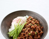 作り置きそぼろで、簡単【甘味噌そぼろ丼】作り方1写真