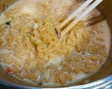 辛ラーメン☆牛乳&チーズ入り作り方3写真