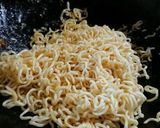 スパイシーなミーゴレン風♥️日清焼そば作り方4写真
