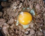 ☆お手軽♪甘辛・牛肉と卵皿☆作り方2写真