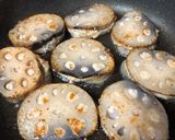 市販鶏だんご(生)で蓮根サンドカレー風味作り方3写真