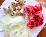 話題入☆我が家の秘伝＊ビーフストロガノフ作り方1写真