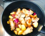 簡単おかず☆鶏手羽元とさつま芋の甘辛煮作り方3写真